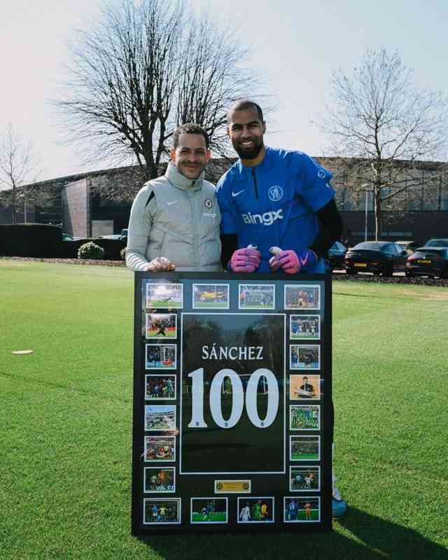  蓝军官方致敬桑切斯百场里程碑；评论区却涌现球迷尖锐吐槽。 体育新闻