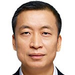  更衣室里的温暖对话，周金辉寄语年轻后卫；成长之路难免曲折。 体育新闻