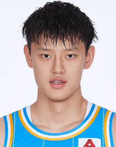  幕后真相与战术调整：曾凡博缺阵背后的球队变阵法则 体育新闻