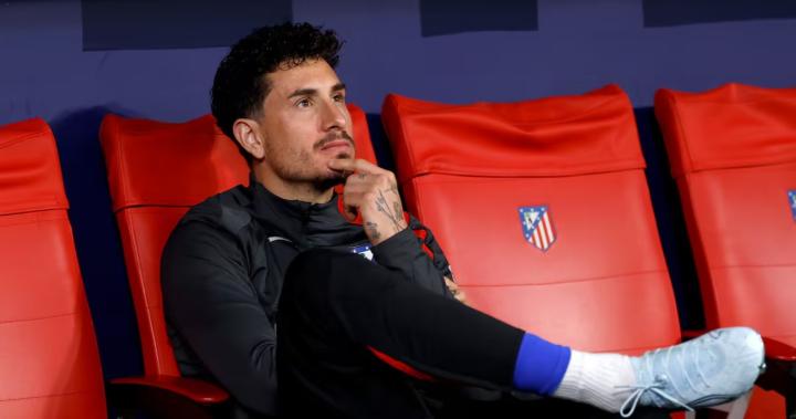  【西甲豪门更衣室的隐秘裂痕】 + 【揭晓老将离队背后的战术真相】 体育新闻