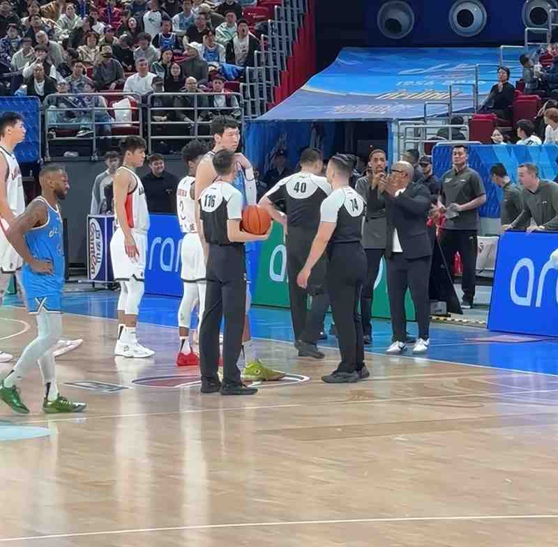  【深度拆解】CBA卡位战战术密码：广东广厦攻防博弈与山东破局之道 体育新闻