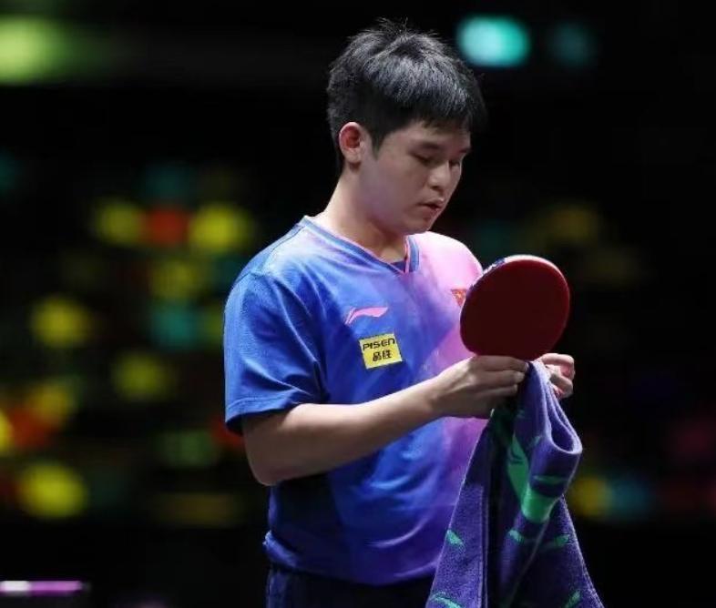  从海南到世界之巅：林诗栋如何成为中国乒乓球的孤胆英雄 体育新闻