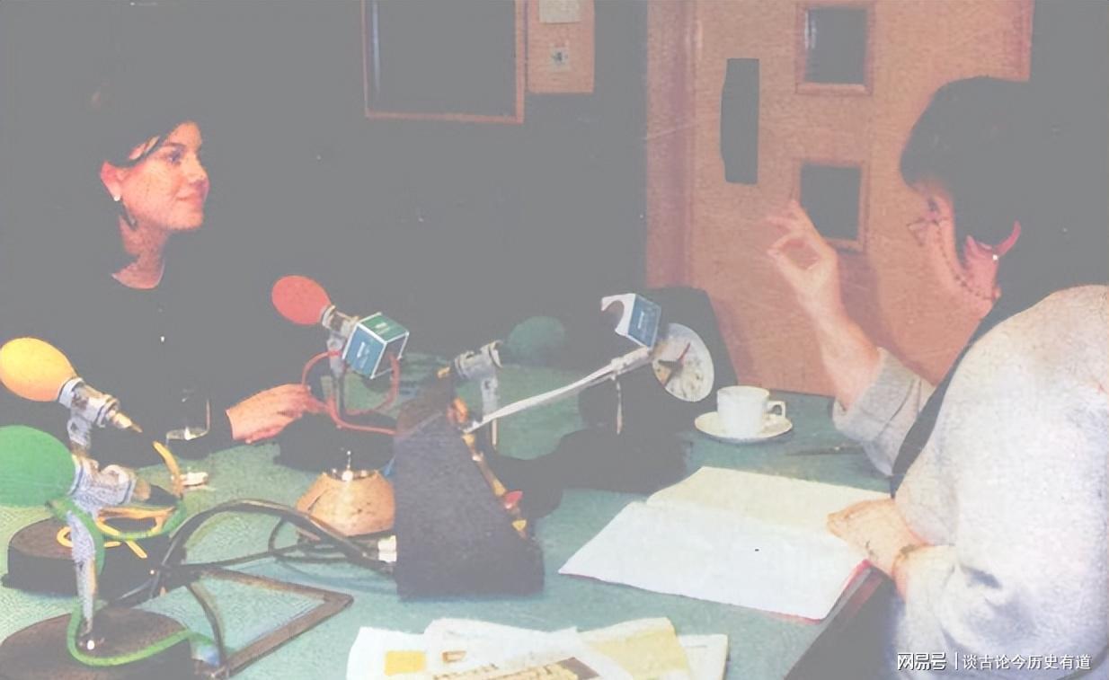  【心理深度】从原生家庭到权力漩涡：莱温斯基的情感投射与身份困局 情感心理